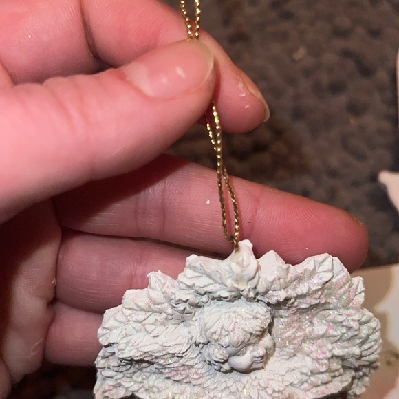Vintage White Ornate Cherub Angel Pink Shimmer Gold String Set of Ornaments (4) - Picture 14 of 14